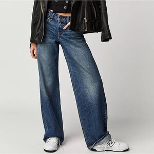 NEW Levis low loose jeans size 25